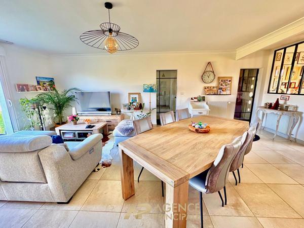 Maison de plain-pied rénovée ? 3 chambres ? environnement calme 440 000 € **  - Référence  MR672D1