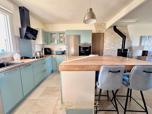 Maison de plain-pied rénovée ? 3 chambres ? environnement calme 440 000 € **  - Référence  MR672D1