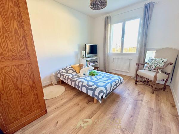 Maison de plain-pied rénovée ? 3 chambres ? environnement calme 440 000 € **  - Référence  MR672D1