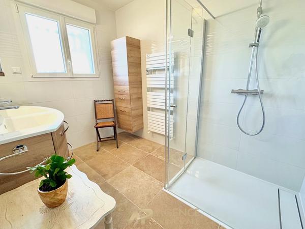 Maison de plain-pied rénovée ? 3 chambres ? environnement calme 440 000 € **  - Référence  MR672D1