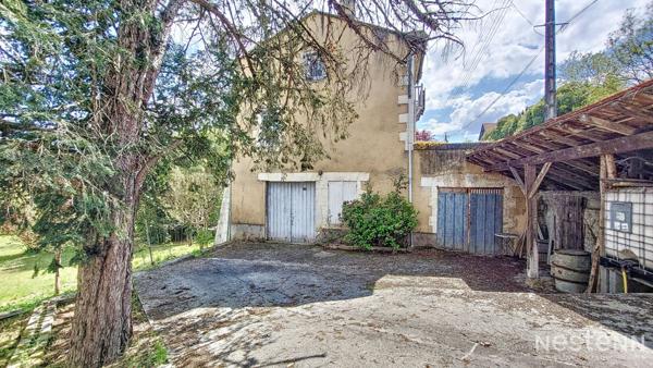 A Vendre Maison de 103 m² avec garages en sous-sol et jardin proche du chemin de Compostelle