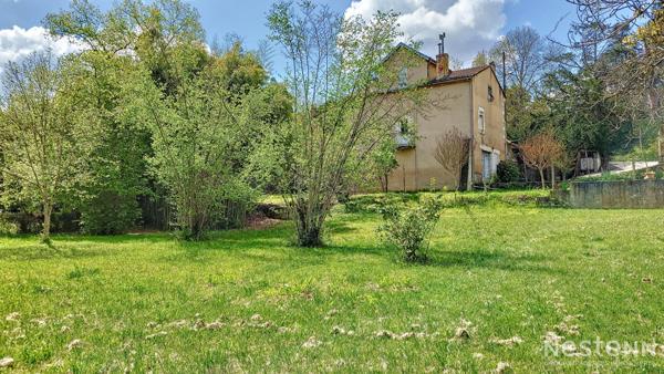 A Vendre Maison de 103 m² avec garages en sous-sol et jardin proche du chemin de Compostelle