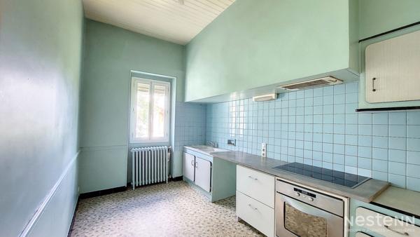 A Vendre Maison de 103 m² avec garages en sous-sol et jardin proche du chemin de Compostelle