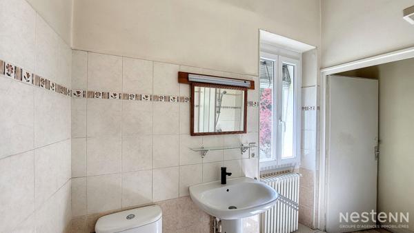 A Vendre Maison de 103 m² avec garages en sous-sol et jardin proche du chemin de Compostelle