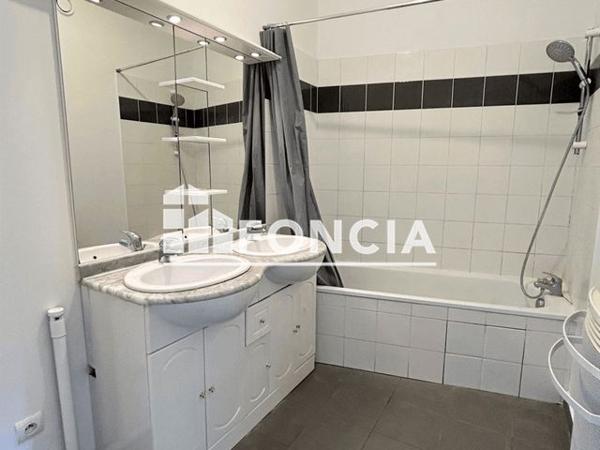 Location Appartement 4 pièces 84.4 m² - 30 RUE SAINT ASPAIS Melun 77000