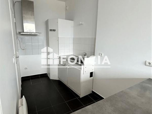 Location Appartement 4 pièces 84.4 m² - 30 RUE SAINT ASPAIS Melun 77000