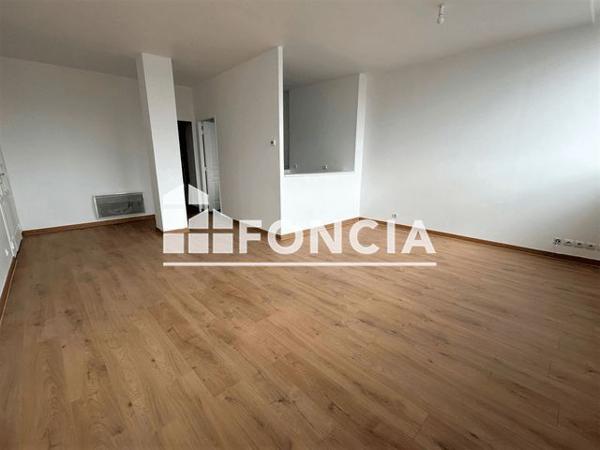 Location Appartement 4 pièces 84.4 m² - 30 RUE SAINT ASPAIS Melun 77000