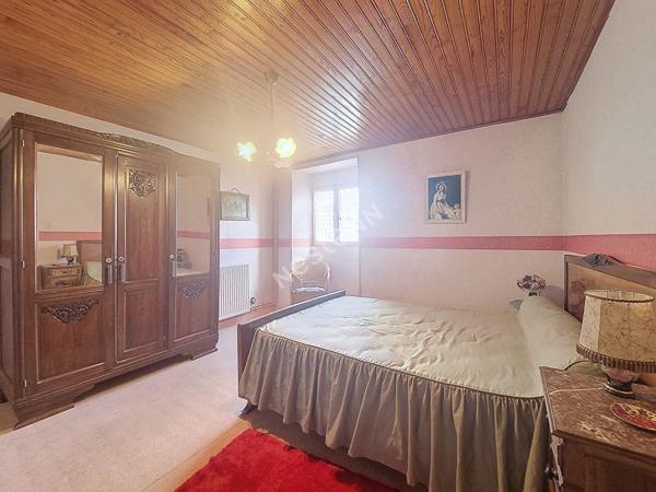 EXCLUSIVITE ! Centre RETOURNAC Maison en pierre avec terrasse, jardin et garage