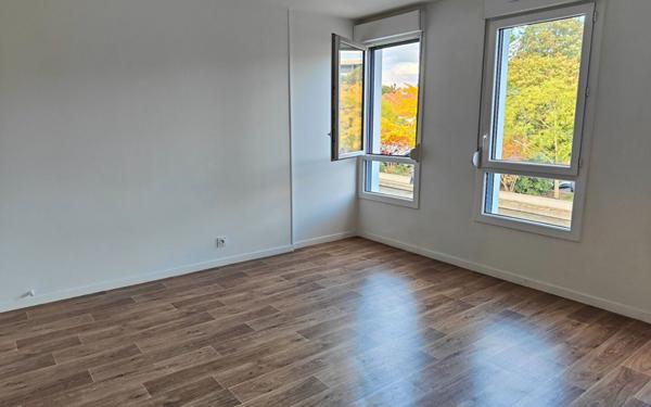 Appartement à louer    1 pièce •  Saint-Michel-sur-Orge