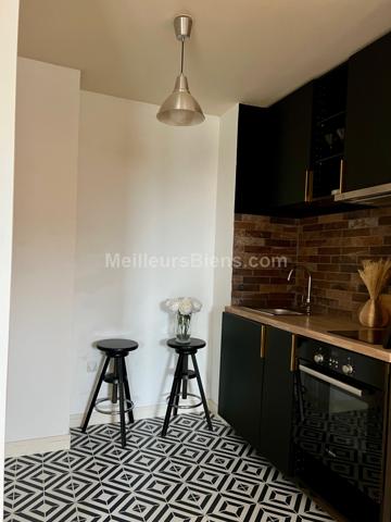 F2 de 53 m2 avec terrasse, place de parking et cave