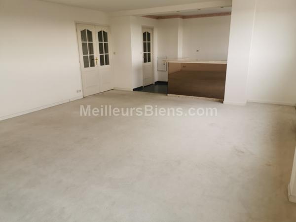 APPARTEMENT T3 7EME ETAGE PARKING CAVE SECTEUR PLACE DU NEUF BOURG
