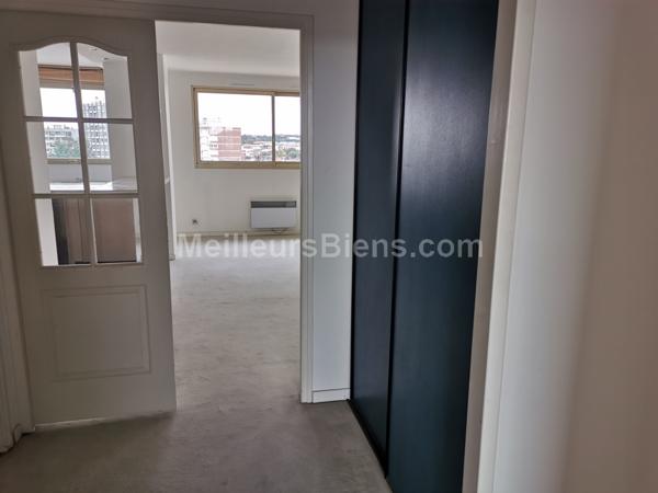 APPARTEMENT T3 7EME ETAGE PARKING CAVE SECTEUR PLACE DU NEUF BOURG