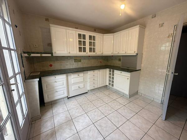 Maison 4 chambres éléver sur sous-sol total à rénover 846m² de jardin