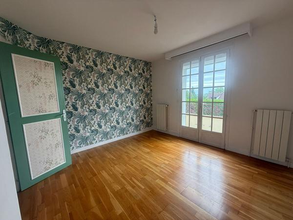 Maison 4 chambres éléver sur sous-sol total à rénover 846m² de jardin