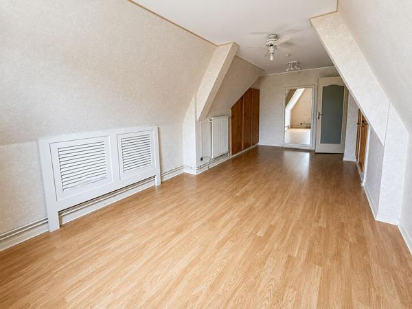 Maison 4 chambres éléver sur sous-sol total à rénover 846m² de jardin