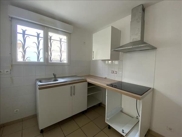 Maison à louer 774 € CC CAVIGNAC 3 p 55 m² DPE D