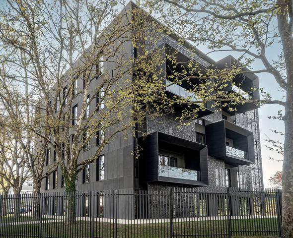 À Louer - Bureaux de 1 000 m² sur 2 niveaux dans un immeuble neuf de 2 600 m² avec parking privatif