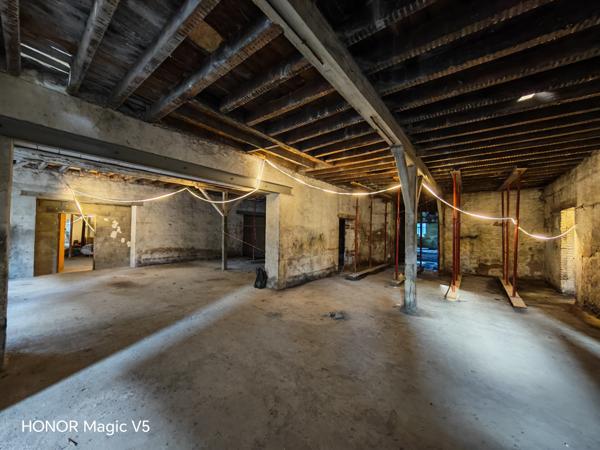 Immeuble 15 pièces - 2850 m²