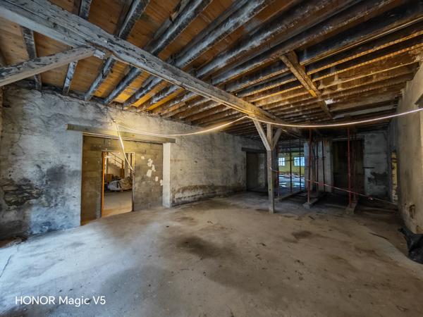 Immeuble 15 pièces - 2850 m²