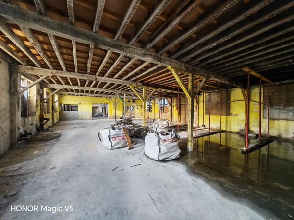 Immeuble 15 pièces - 2850 m²