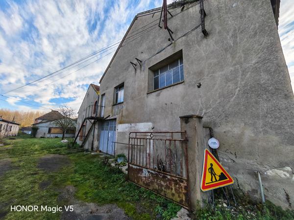 Immeuble 15 pièces - 2850 m²