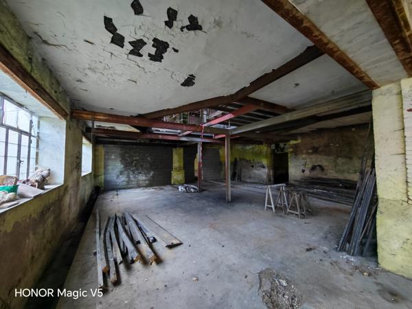 Immeuble 15 pièces - 2850 m²