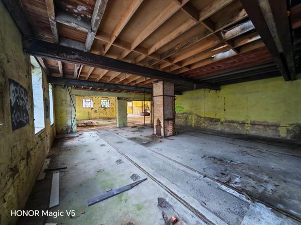 Immeuble 15 pièces - 2850 m²