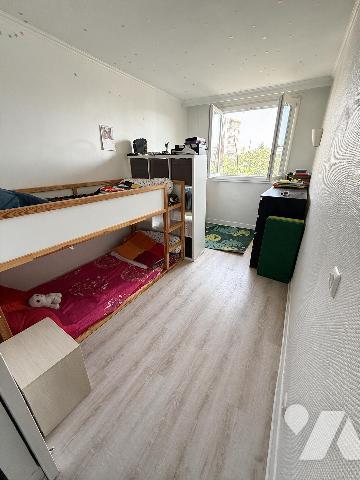 A VENDRE Appartement 2 chambres VINCENNES Rue Defrance avec CAVE et BOX