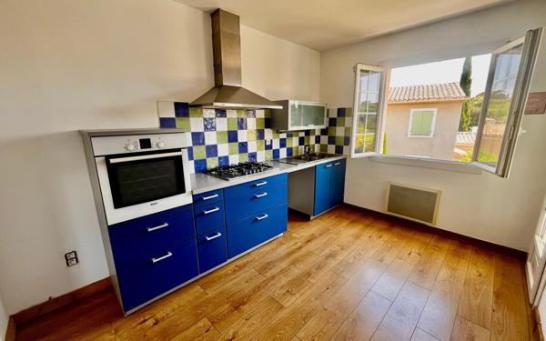 Maison à vendre    4 pièces •  Uzès