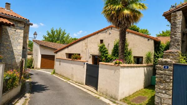 Maison en pierre avec jardin, dépendances et grange à Mansle