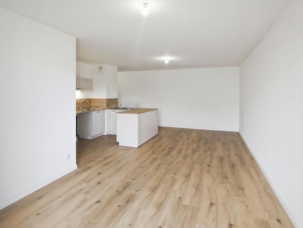 Appartement 3 pièces de 66 m² dans une résidence neuve avec balcon et garage double.
