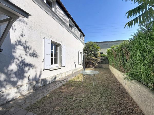 Maison ancienne - Vie de plain pied - Verrières En Anjou
