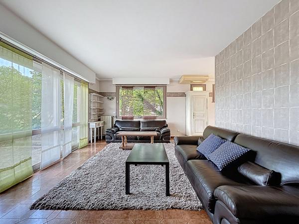 Maison Saint Julien En Saint Alban 5 chambres et jardin, jolie vue, quartier calme, sous sol, panneaux photovoltaïques.