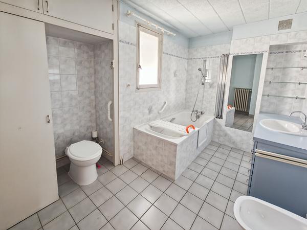Maison 3 chbres + sous-sol et jardin proche commerces