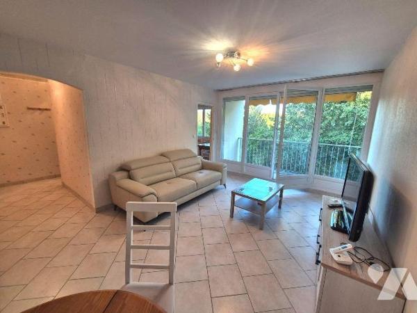 Appartement T2 entièrement meublé clefs en mains, sans travaux et libre de tout locataire. Il e...