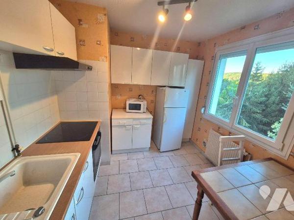 Appartement T2 entièrement meublé clefs en mains, sans travaux et libre de tout locataire. Il e...