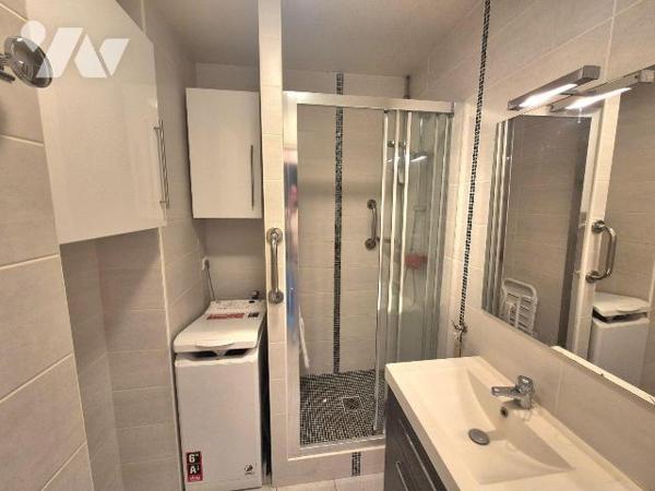 Appartement T2 entièrement meublé clefs en mains, sans travaux et libre de tout locataire. Il e...