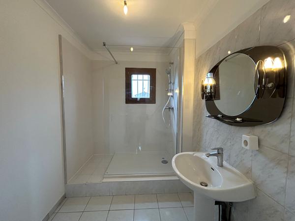 MARGUERITTES - Maison de type 5 bis