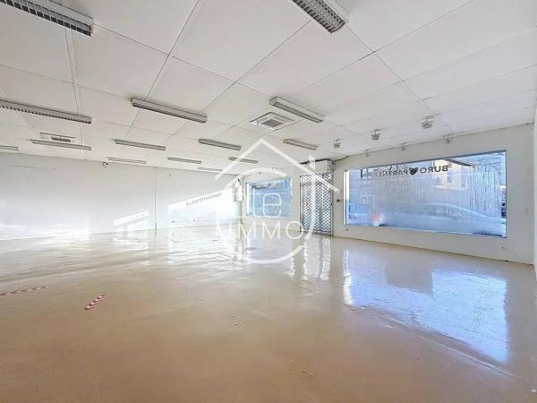 Sainte-Foy-la-Grande – Local commercial de 335 m² avec excellente visibilité