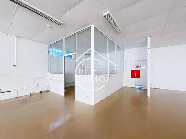 Sainte-Foy-la-Grande – Local commercial de 335 m² avec excellente visibilité