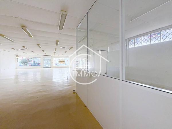 Sainte-Foy-la-Grande – Local commercial de 335 m² avec excellente visibilité