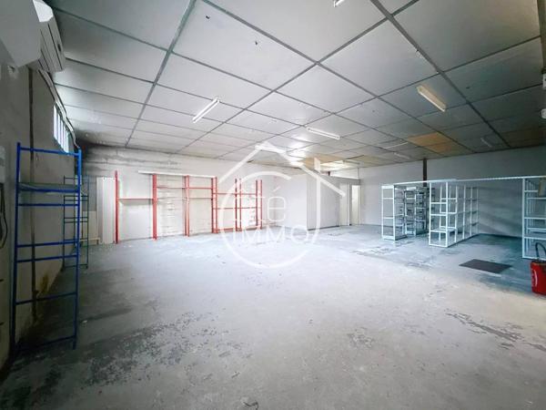 Sainte-Foy-la-Grande – Local commercial de 335 m² avec excellente visibilité