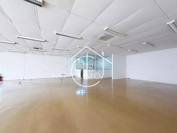 Sainte-Foy-la-Grande – Local commercial de 335 m² avec excellente visibilité