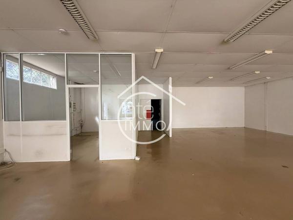 Sainte-Foy-la-Grande – Local commercial de 335 m² avec excellente visibilité