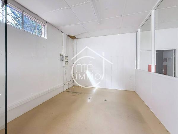 Sainte-Foy-la-Grande – Local commercial de 335 m² avec excellente visibilité