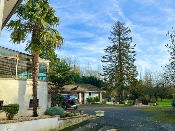 Maison : 6 pièce(s) 120 m²  + Autre surface 198m² et Jardin