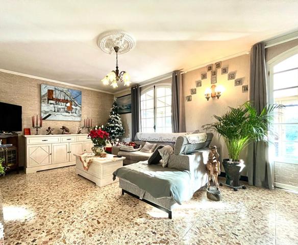 Maison : 6 pièce(s) 120 m²  + Autre surface 198m² et Jardin