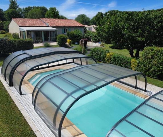Maison lumineuse avec piscine, sous-sol intégral et jardin – proche Ribérac centre