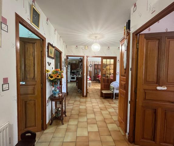 Maison lumineuse avec piscine, sous-sol intégral et jardin – proche Ribérac centre