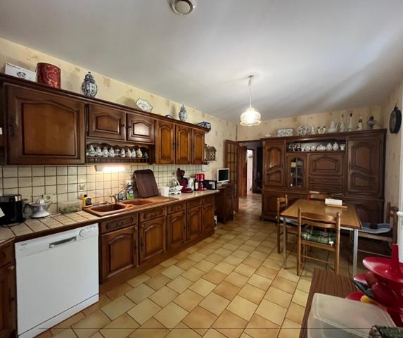 Maison lumineuse avec piscine, sous-sol intégral et jardin – proche Ribérac centre